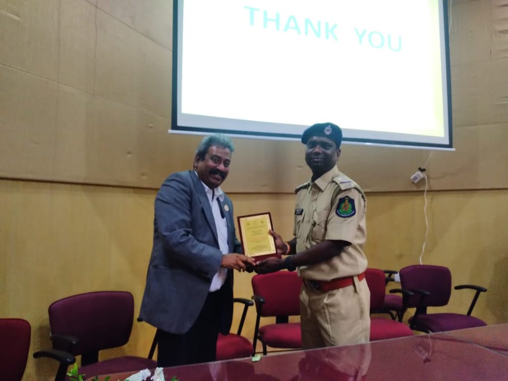 spsouthgoa's tweet photo. A #CyberCrime awareness session for students of #GoaEngineeringCollege at Farmagudi #Ponda was organised which was attended and guided by Shri @shivendu_b DySP Cyber Crime and PI Vidyanand Pawar Cyber Crime/ ATS
@goacm
@DGP_Goa
@GoaNewsHub https://t.co/mfUaD7bf4j