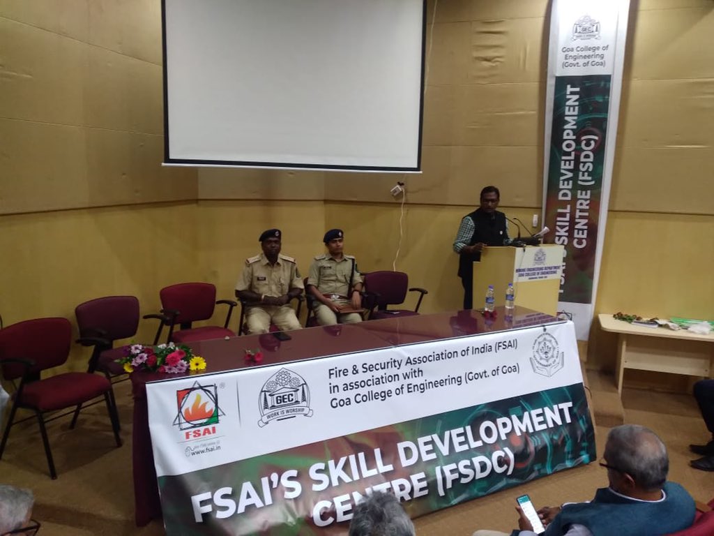 spsouthgoa's tweet photo. A #CyberCrime awareness session for students of #GoaEngineeringCollege at Farmagudi #Ponda was organised which was attended and guided by Shri @shivendu_b DySP Cyber Crime and PI Vidyanand Pawar Cyber Crime/ ATS
@goacm
@DGP_Goa
@GoaNewsHub https://t.co/mfUaD7bf4j