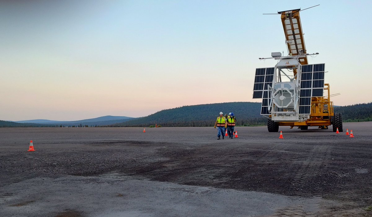 Sunrise_III's tweet photo. First contact with the outside world: #Sunrise_III left the balloon hall at #EsrangeSpaceCenter to "phone home". The various communication in-flight channels including the satellite link have been tested successfully! @SSC @NASA_Wallops https://t.co/1U5tXn3DJU