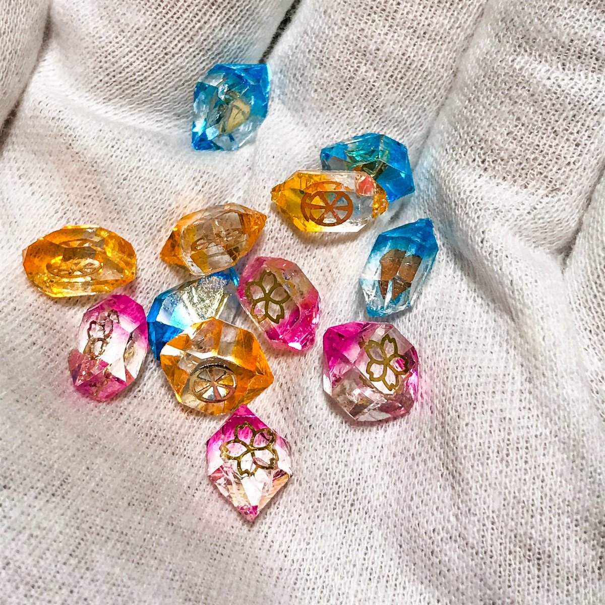 sweet_fox02's tweet photo. 宝石ならお任せください💎✨
と思ったけどモールドは作ってもあまり自分自信で作品は作ってませんでした笑

色んな宝石モールドの販売もしておりますので是非ご覧ください(⁎˃ᆺ˂)♪

 #あなたが作った宝石を見せて https://t.co/6gnzjS7O8Y