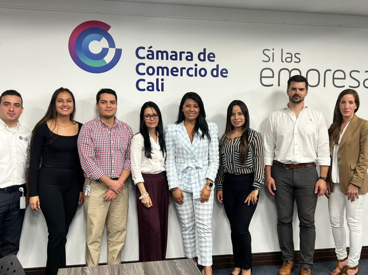 How2GoColombia's tweet photo. Muchas gracias a la @camaracali y @AlcaldiaDeCali por la confianza para impartir el seminario de #Internacionalización a las empresas de la industria de #alimentos, de los cluster de #Macrosnacks y #Proteína blanca. Contamos con el apoyo de @cslaulhe de @Atrevia y #transitex. https://t.co/Jk0GdNyA9u