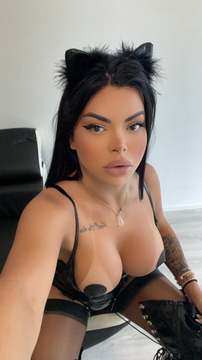 natylimats's tweet photo. Demon or Angel ?what you prefer 😈😇 Half and Half https://t.co/0QbQu1987k