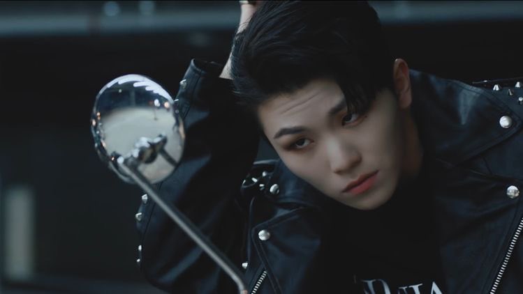 woochuuthinker's tweet photo. leather jacket club 🖤🖤 https://t.co/jcZsWd6KYV