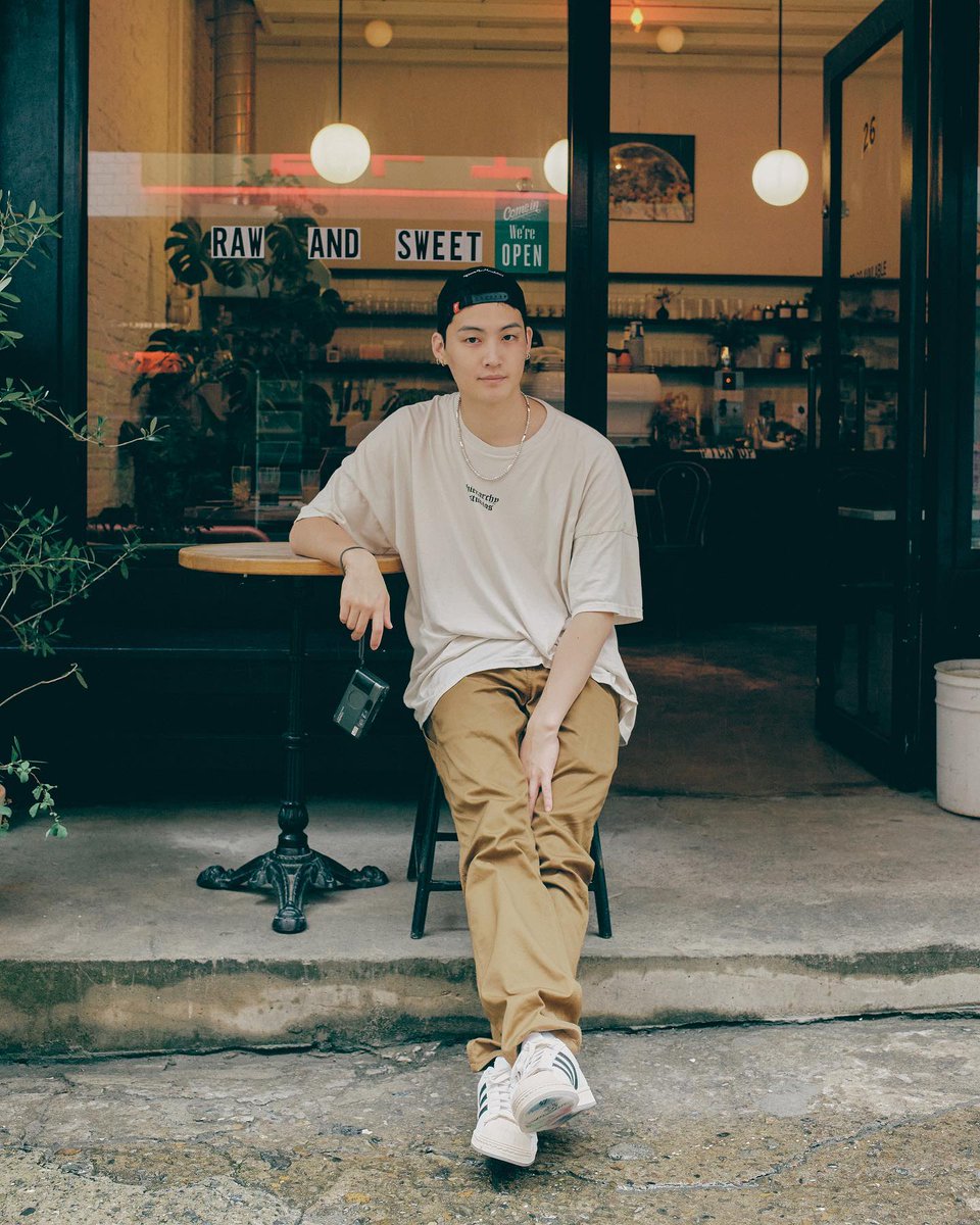 defstwomoles's tweet photo. jaebeom with his contax t2! one of my dream film camera next to a leica m. you looking youthful and handsome as always, jaebeom ✨️

#JAYB #제이비 @jaybnow_hr https://t.co/zAdRLnLzWO