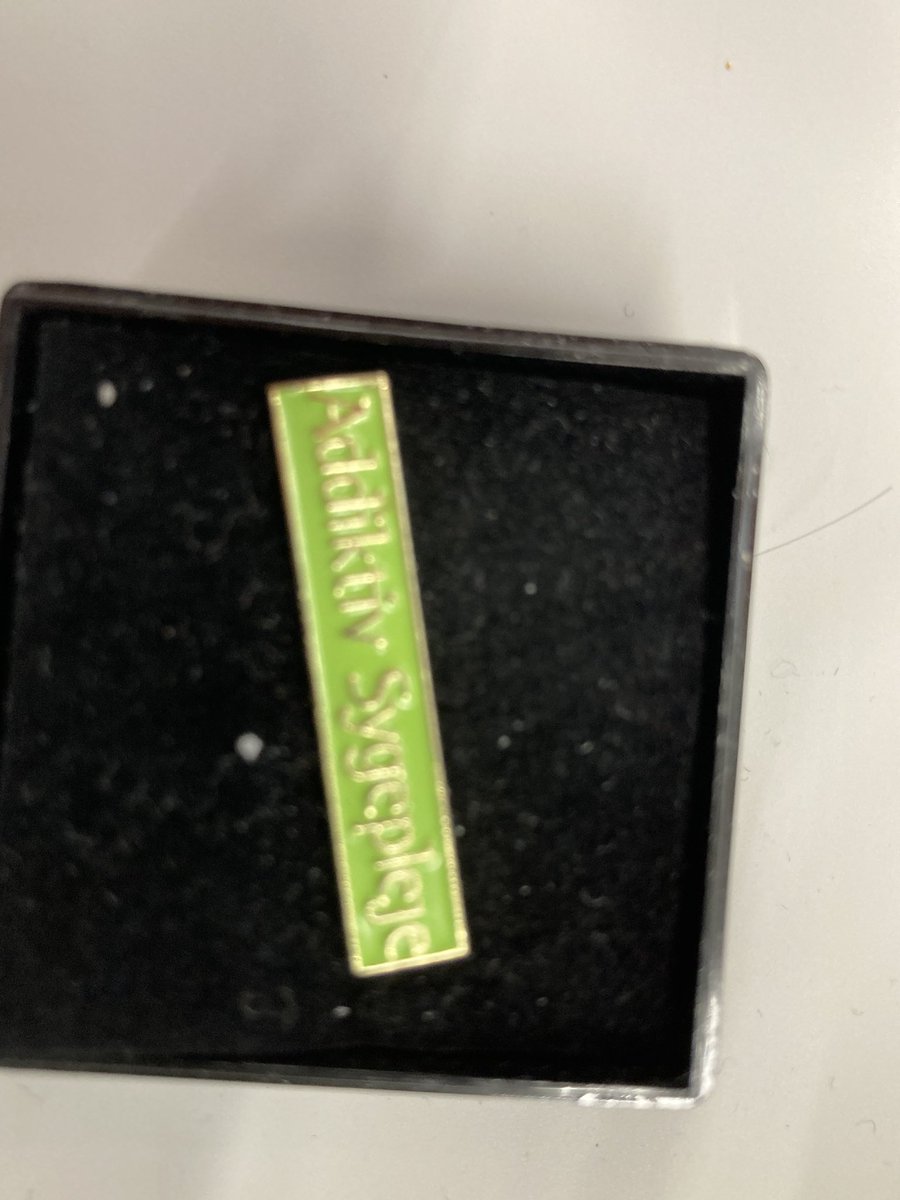 AddiktivSygpl's tweet photo. Selskabets 20 års jubilæums nål er nu udviklet. Sig til hvis du ikke fik den på vores nyligt overståede Landskursus https://t.co/ZZu8zpw8k5