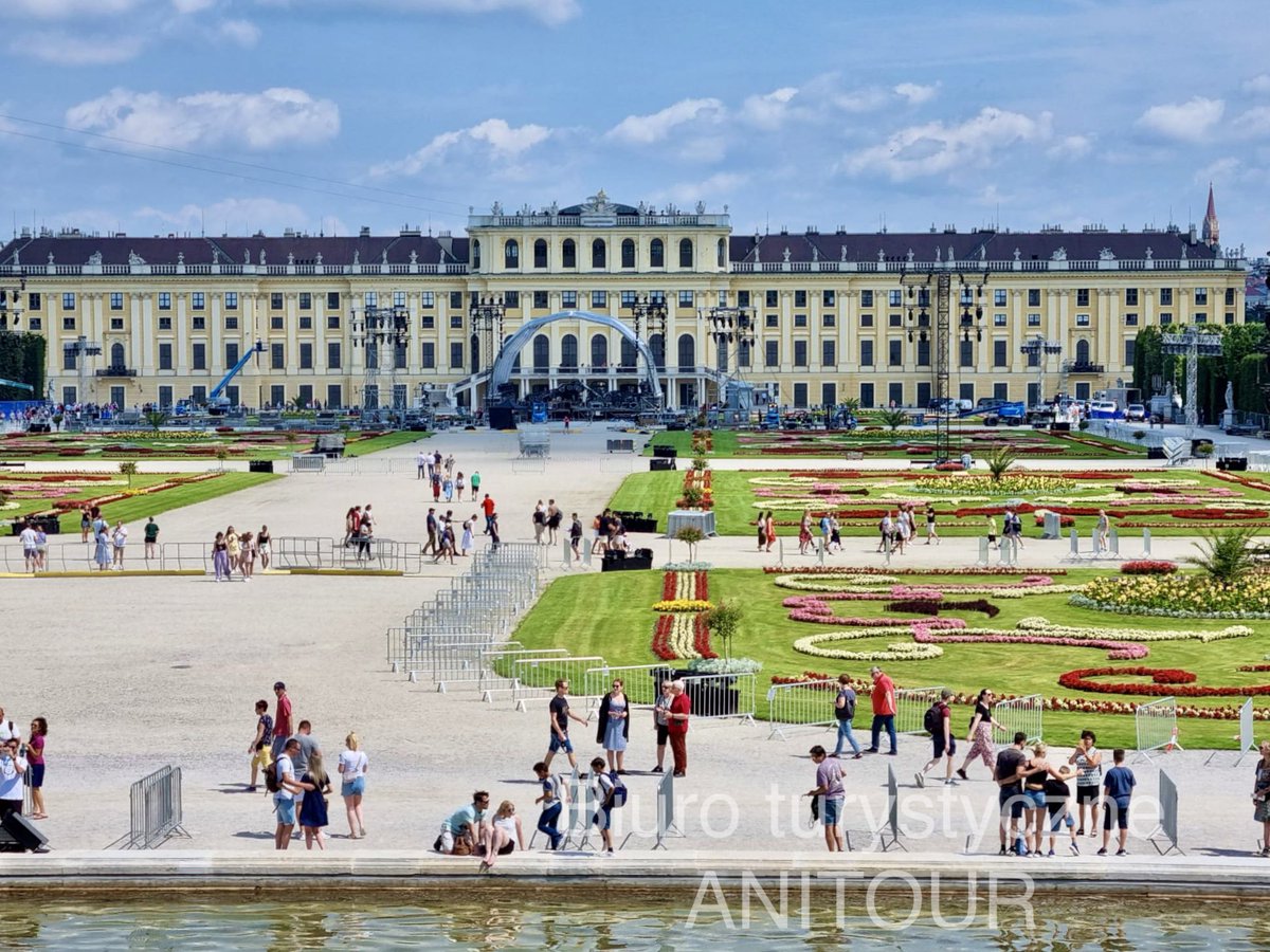 anitourPL's tweet photo. Pałac Schönbrunn - dawna letnia rezydencja Habsburgów i na pewno jeden z najpiękniejszych barokowych pałaców w Europie

#austria #wiedeń #schonbrunn #architektura #rezydencja #barok #pałac #habsburgowie https://t.co/WPiKfKYZEQ