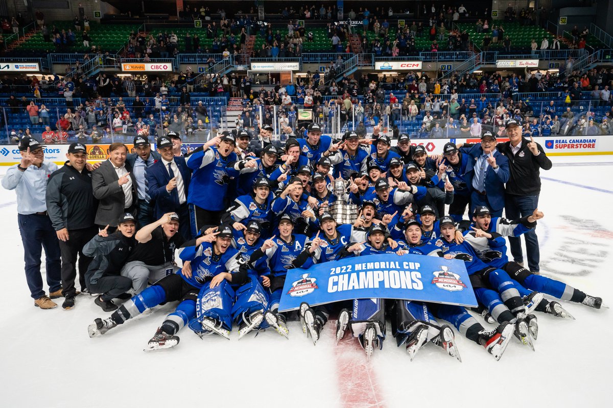 Family photo. 💙🏆 #MemorialCup