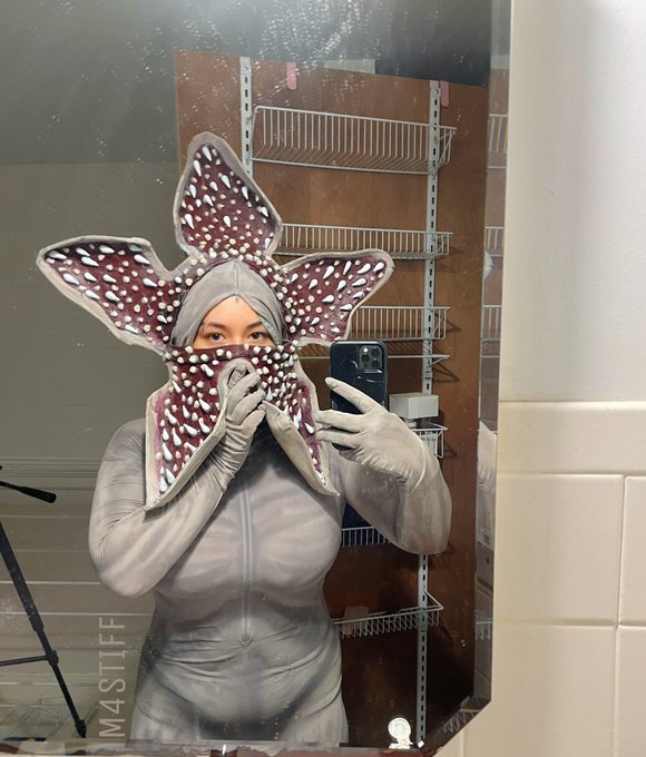 never shoulda smoked that shit now theres white kids in the upside down https://t.co/APzH1eJdJx