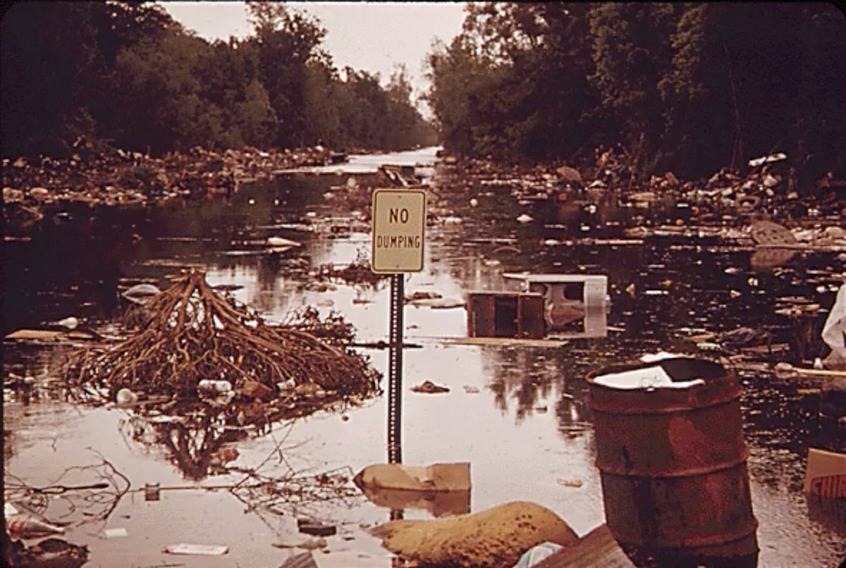the_transit_guy's tweet photo. Here's what our cities looked like prior to the EPA. We can never go back to that. (EPA) https://t.co/q3PawsrTI2