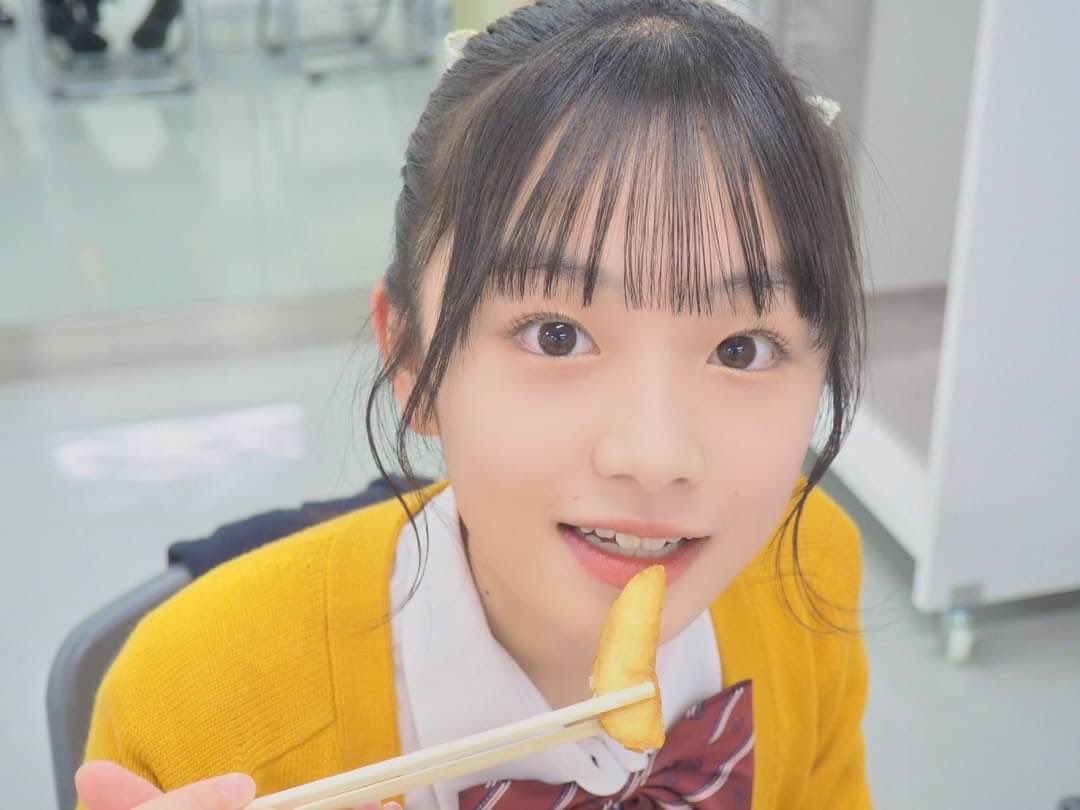 ご飯を食べてるひまひまちゃんを激写📸 実はこれ、私のロック画面に