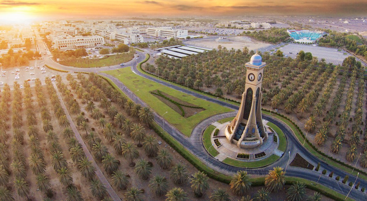 Z8Es5B1fFYA0m0L's tweet photo. أمس داخل جامعة السلطان قابوس
قبل ٣٠ سنة كانت العقول اللي صممت أفضل من العقول 
كنت أظنهم يتكلموا عن واجهة مميزة شاطئية لافضل الاماكن الساحية على مستوى الوطن
ما توقعت يتكلموا عن كانتين 
#سوق_الحافة https://t.co/WTf54He91o
