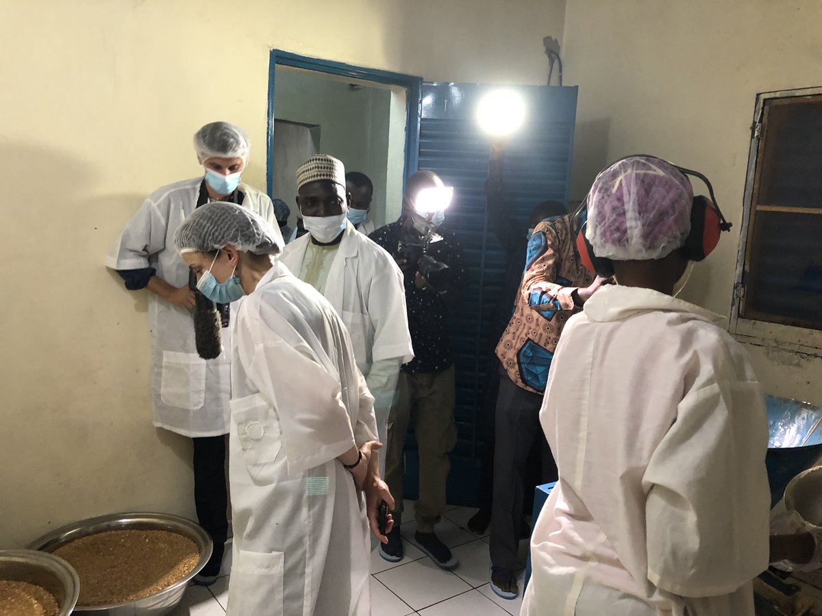 Mathilde Schneider (@matschneider) on Twitter photo Visite de l’usine de farine infantile #Misola a #Niamey, soutenue par <a href="/AFD_France/">Agence Française de #Développement (AFD) 🇫🇷 🇪🇺</a>, le SCAC et <a href="/Gret_ONG/">Gret</a>. 1 modèle innovant contre la malnutrition et adapté pour le #Sahel: matières locales, fabrication et distribution en unités restreintes de femmes 👉shorturl.at/iuCKW Visite de l’usine de farine infantile #Misola a #Niamey, soutenue par <a href="/AFD_France/">Agence Française de #Développement (AFD) 🇫🇷 🇪🇺</a>, le SCAC et <a href="/Gret_ONG/">Gret</a>. 1 modèle innovant contre la malnutrition et adapté pour le #Sahel: matières locales, fabrication et distribution en unités restreintes de femmes 👉shorturl.at/iuCKW