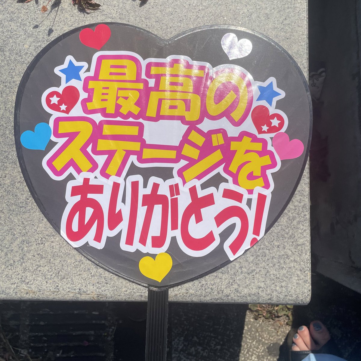 navi_shuna's tweet photo. 拡散希望です!!

ダイバーシティとお台場の間の橋の真ん中付近にこのうちわが落ちていました

今は私が預かっているので持ち主さんはご連絡お願いします🙏
ダイバーシティの中にいます！

開演までに持ち主さんの元に届きますように…

#DreamGate #DreamGate01 #ORβIT #BUGVEL #HICO #YOONDONG https://t.co/qgDnwSxNhD