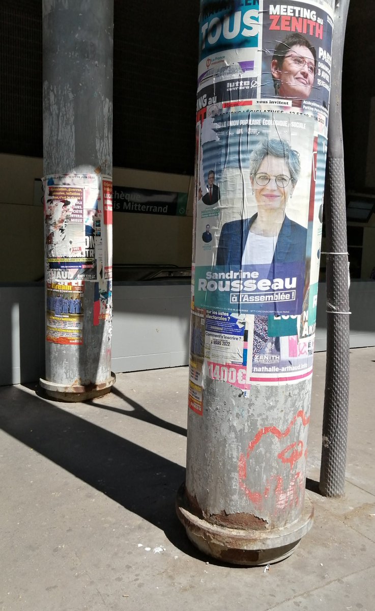 AffichesPartout's tweet photo. Une #députée #écologiste???? ...Des #affichespartout et n'importe où...!!! . Stop aux #incivilités. Arrête de #salir mon quartier..! https://t.co/0vw4CyNfIT
