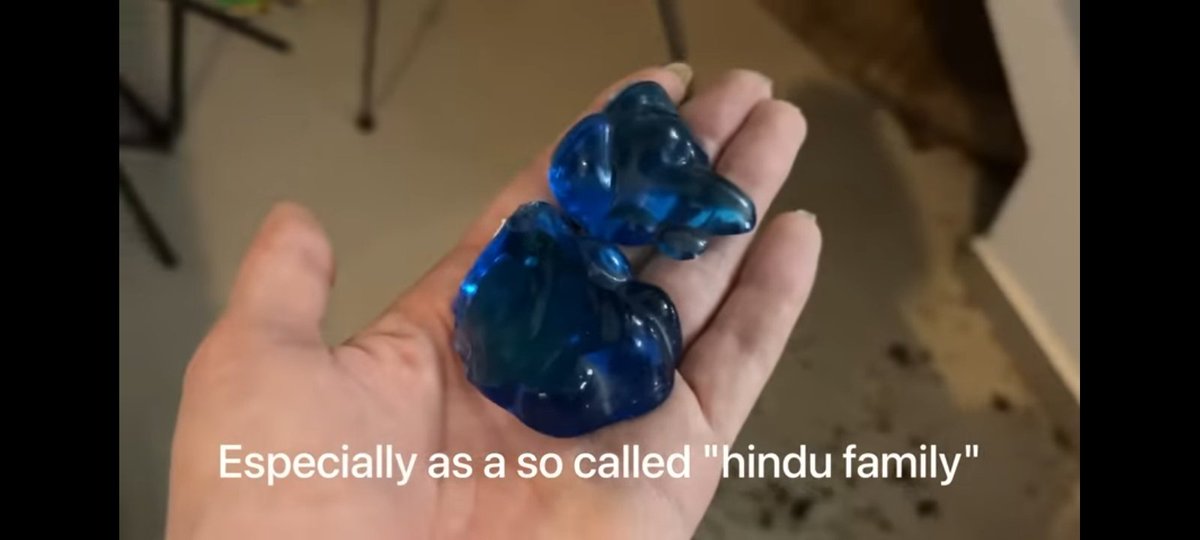 SURAJDESAI10's tweet photo. These girls I don't know what type of teaching they got from there parents. They literally used filthiest language to abuse JULI
The B@$t@®D in blue t-shirt asked others to break their main door.
And he threw brick and God Ganesha's idol on them😡
#JUSTICEFORJULI
@Arjuli_Vlogs https://t.co/Nx4LPCT6nr