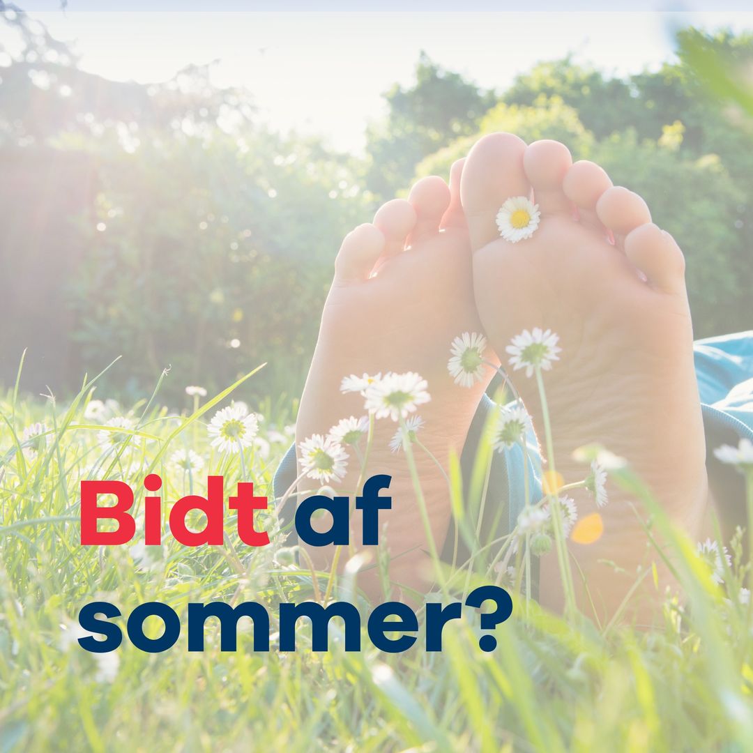 cphmed's tweet photo. Bidt af sommer? Få lige styr på flåten, der kan bære virus. I vores sundhedscentre i Tisvilde og Hillerød kan du høre mere om mulighederne for at blive vaccineret mod TBE. Vi har åbent hele sommeren. Se adresser og åbningstider på https://t.co/TmuilxY4me #sundpol https://t.co/mpxvVQXsQa