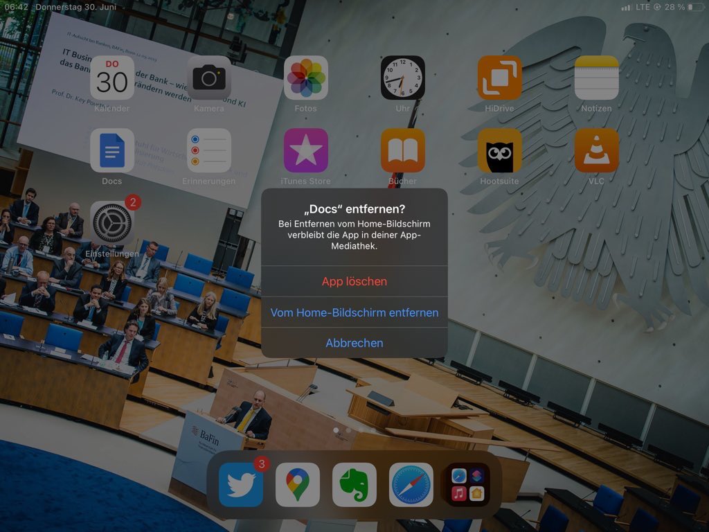 keypousttchi's tweet photo. Wie unverschämt und krakenartig sich #Google ausbreitet, erkennt man, wenn man auf iOS ein GoogleDoc bearbeiten will/muß: Zuerst wird man gezwungen, die App zu installieren. Die meldet einen dann automatisch überall (!) mit dem Google-Konto an. Keine Abmeldung, außer App löschen. https://t.co/kjqa7lN7UX