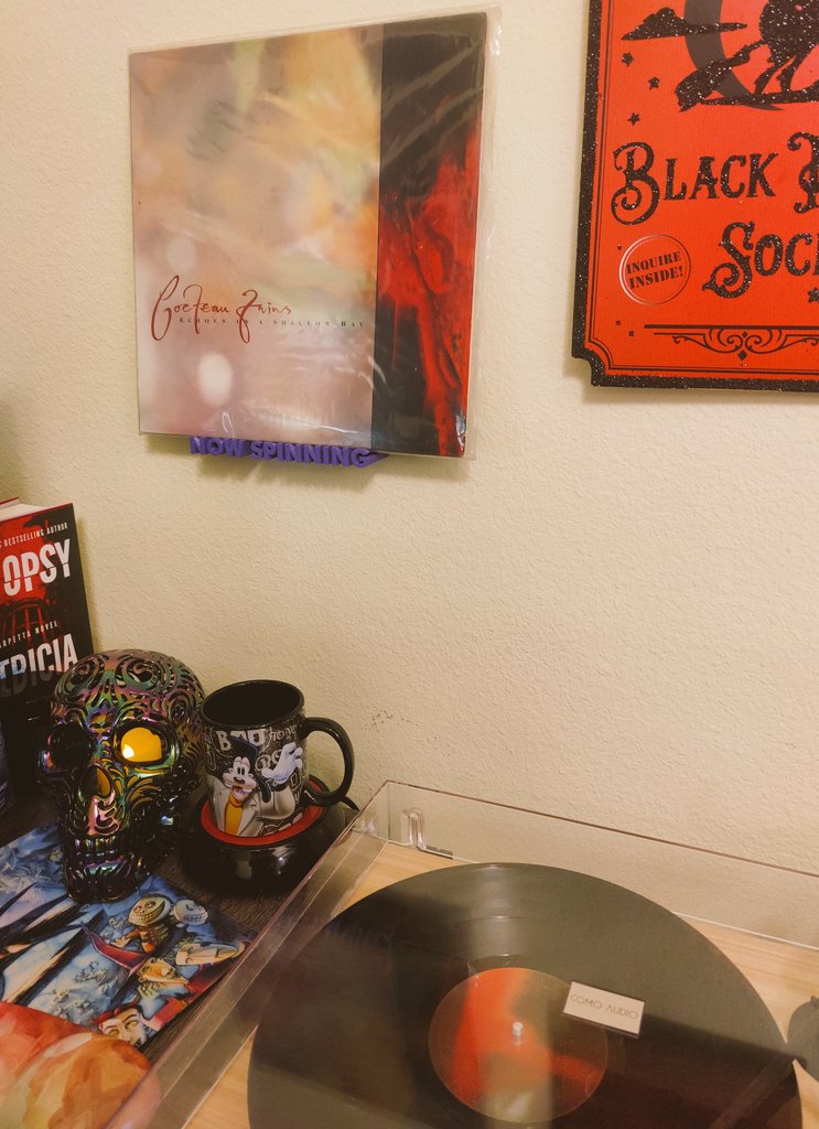 MonkeyButtMama's tweet photo. On the #comoaudio turntable tonight. #cocteautwins #siouxsieandthebanshees #bauhaus #stevienicks @StevieNicks #petermurphy @petermurphyinfo @4AD_Official #vinylcollection #vinylrecords #myrecordcollection #records #spinningnow @comoaudio https://t.co/t7Jo4cNfds