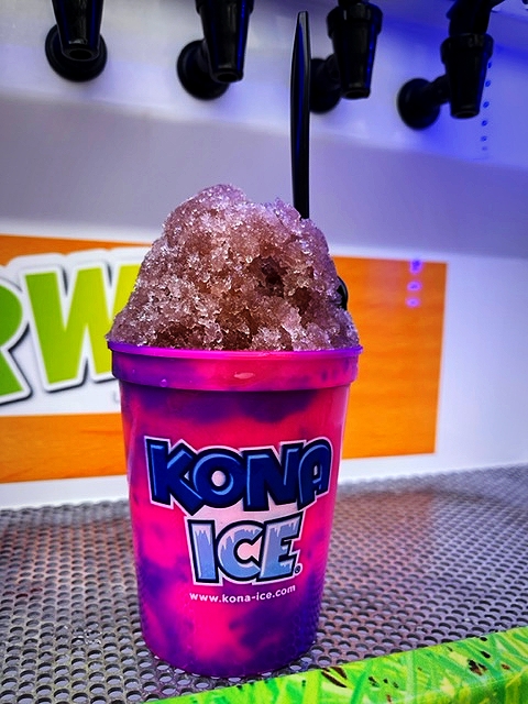 NEShakespeare's tweet photo. #ShakespeareOnTheGreen 2022 vendor spotlights!
Another vendor this year is Kona Ice! Grab yourself some shaved ice &amp; flavor it with their variety of flavors (like their lavender lemonade)! You can also upgrade to their color-changing reusable cup!
https://t.co/YOXHt5YcoK https://t.co/5rYRiYMKca