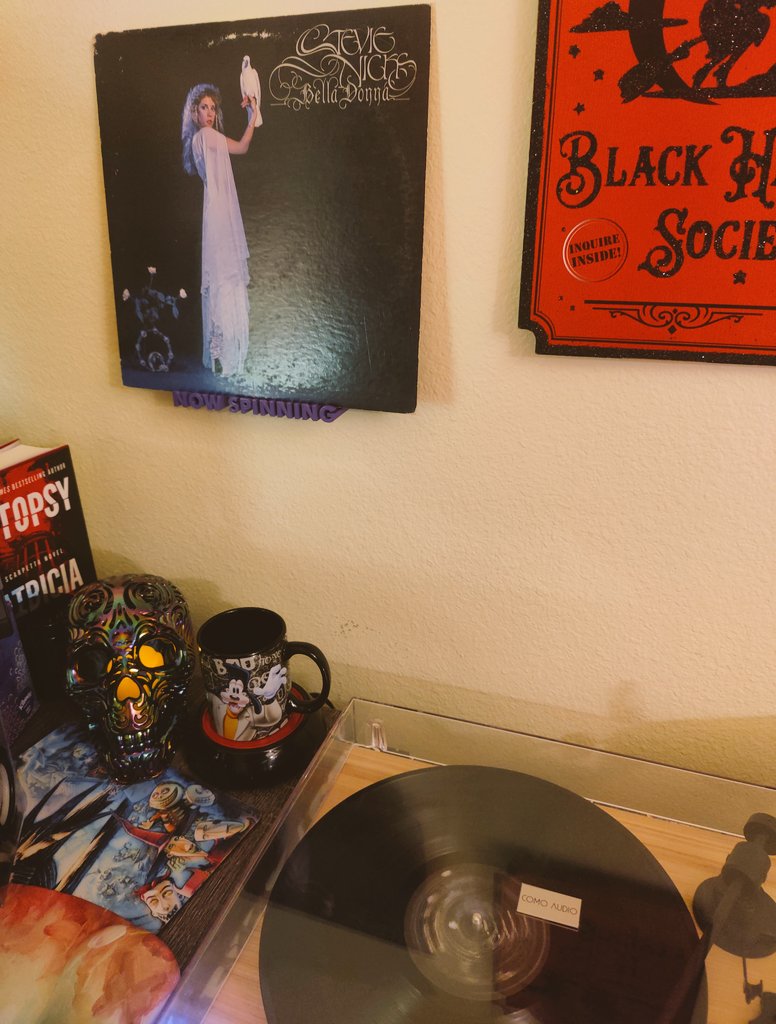 MonkeyButtMama's tweet photo. On the #comoaudio turntable tonight. #cocteautwins #siouxsieandthebanshees #bauhaus #stevienicks @StevieNicks #petermurphy @petermurphyinfo @4AD_Official #vinylcollection #vinylrecords #myrecordcollection #records #spinningnow @comoaudio https://t.co/t7Jo4cNfds