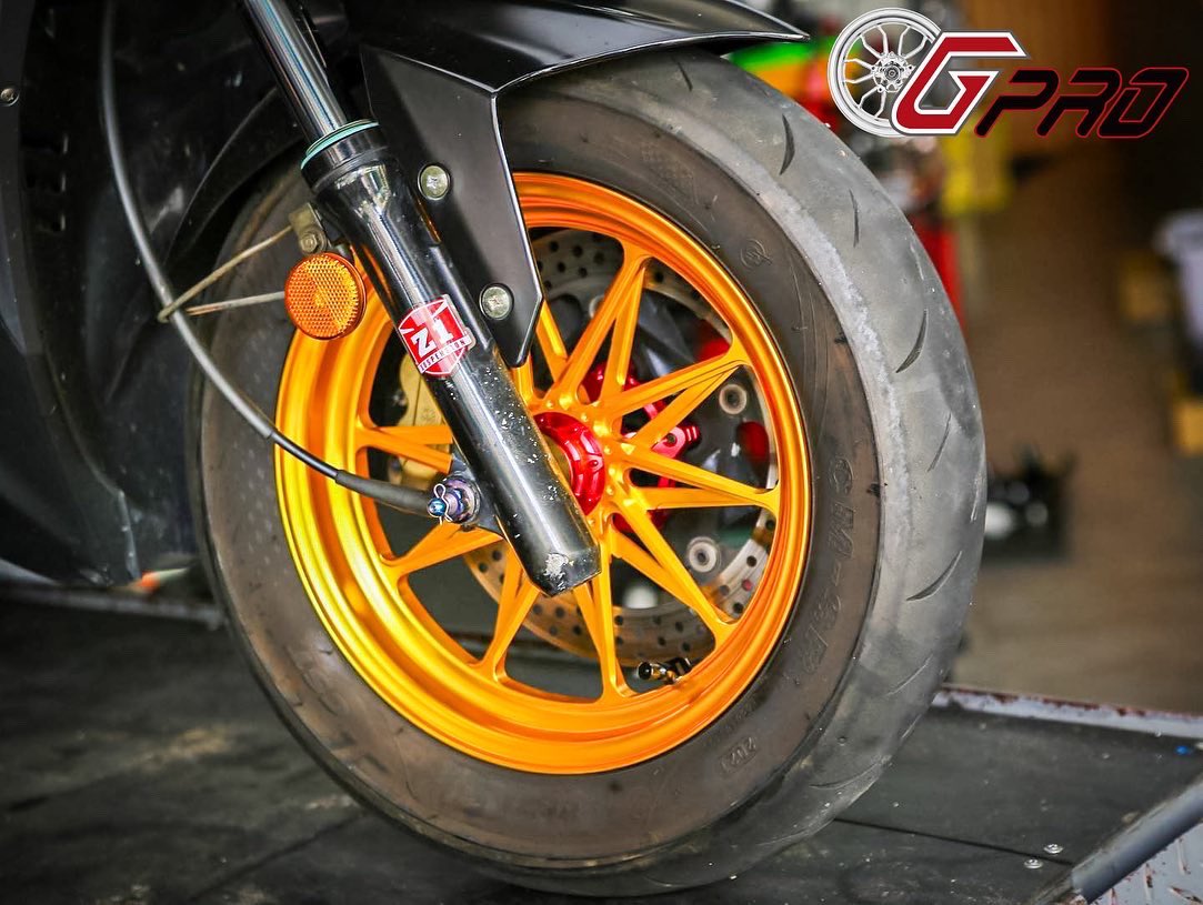 G_protech's tweet photo. Our friends @exactgarage knows how to spin a proper upgrade, this amazing Sym Jets just got dialed with a bright set of Gpro wheel rims GR10 coated with Gold anodize, what an outstanding match. https://t.co/GY2VDK1zHO