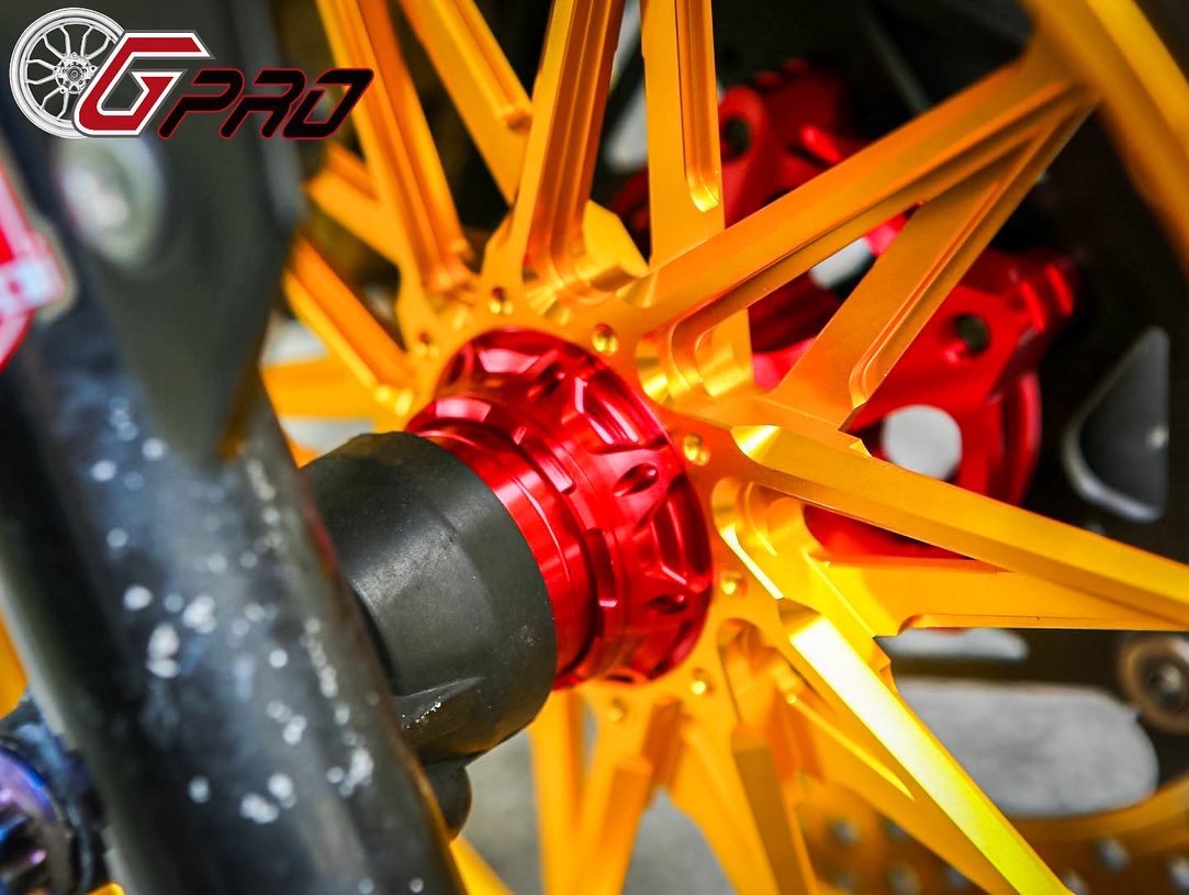 G_protech's tweet photo. Our friends @exactgarage knows how to spin a proper upgrade, this amazing Sym Jets just got dialed with a bright set of Gpro wheel rims GR10 coated with Gold anodize, what an outstanding match. https://t.co/GY2VDK1zHO