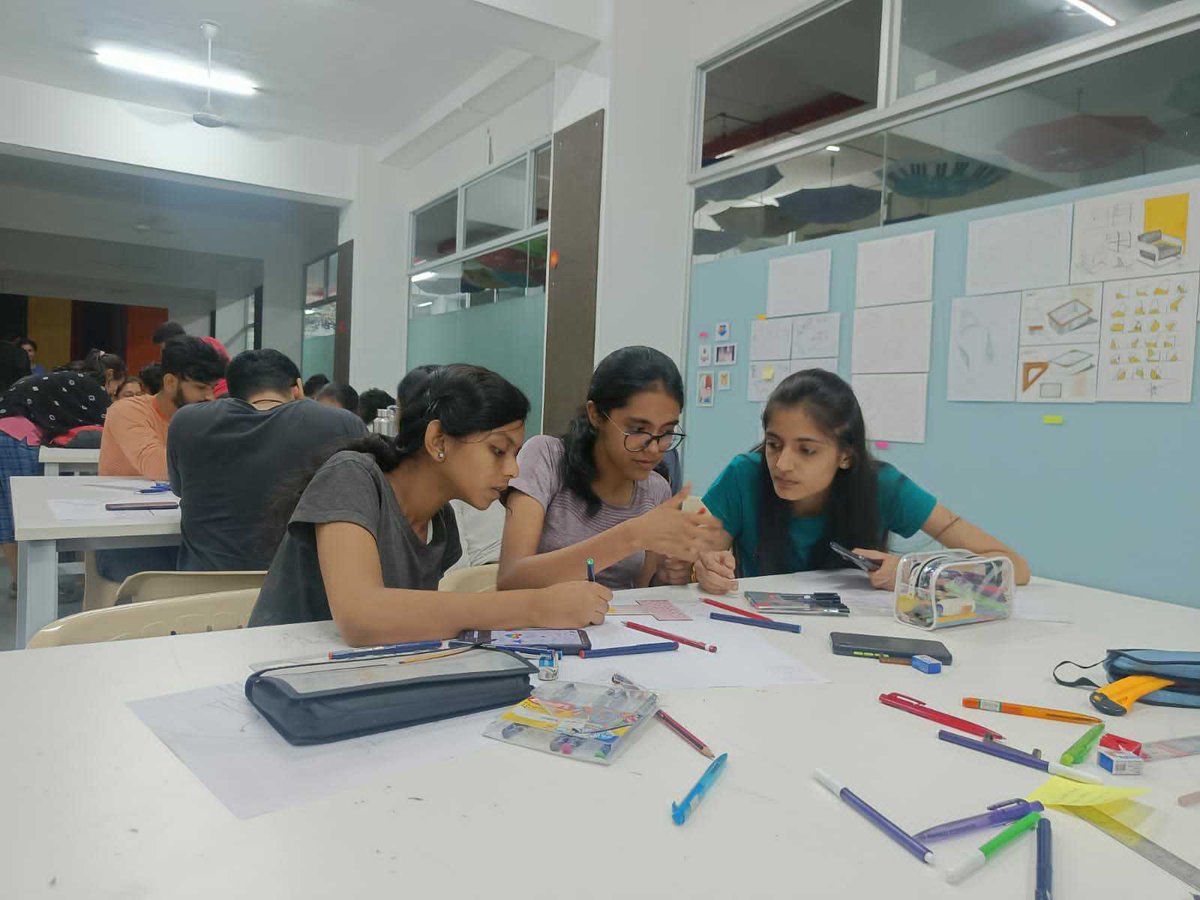 AvantikaUniv's tweet photo. Nothing better than co-learning...
On the occasion of International #IndustrialDesign day, Our career services kept a late night informal session of sketching which was attended by 50+ students.
It was really fun and participants enjoyed it very much.
#WIDD2022 #WDO #MITIDIndore https://t.co/Rn2zekJJSe