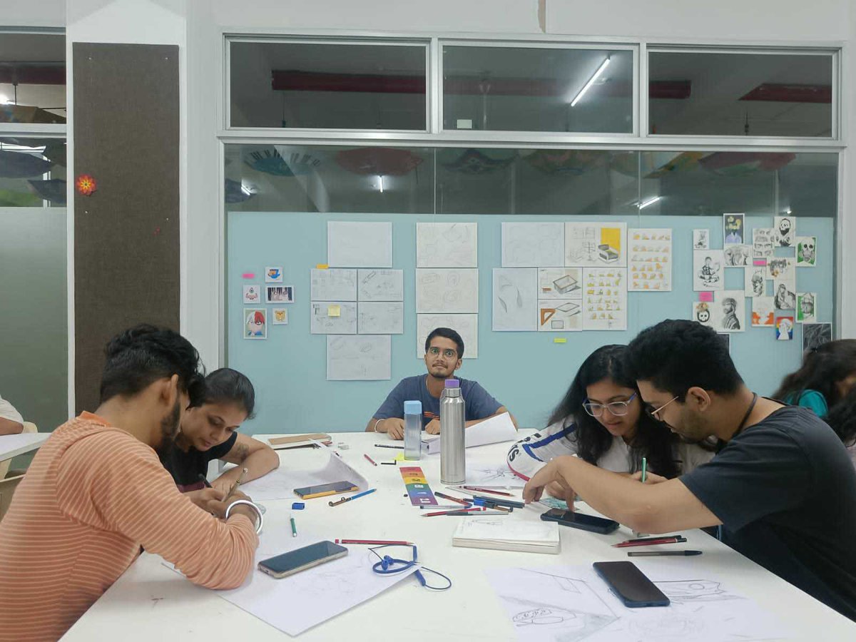 AvantikaUniv's tweet photo. Nothing better than co-learning...
On the occasion of International #IndustrialDesign day, Our career services kept a late night informal session of sketching which was attended by 50+ students.
It was really fun and participants enjoyed it very much.
#WIDD2022 #WDO #MITIDIndore https://t.co/Rn2zekJJSe