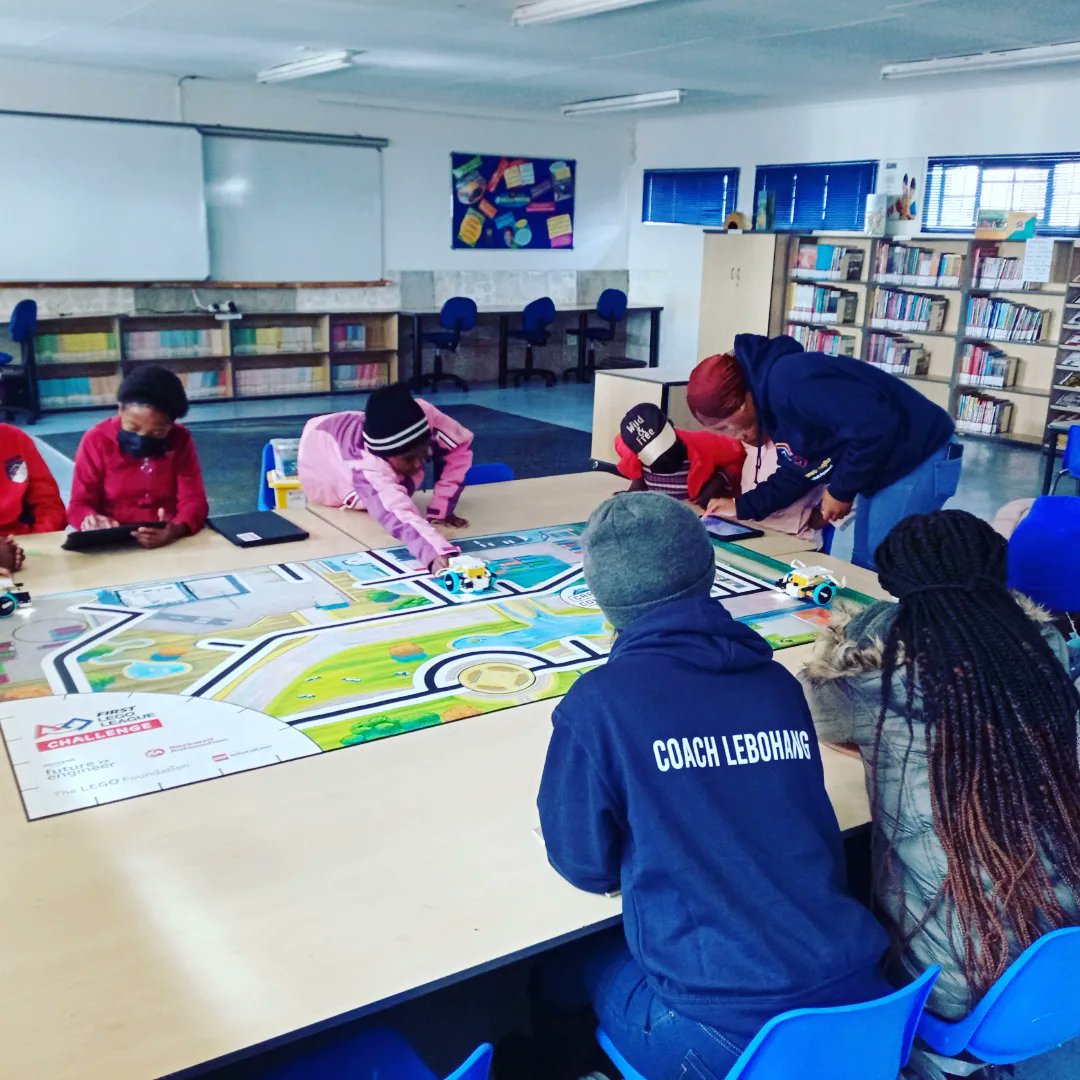 KyaBatjha's tweet photo. Winter classes @Motheo-Foundation Primary
#LegoEducation #legosouthafrica #Robotics #LEGOeduSPIKEprime https://t.co/esbRBh9kxv