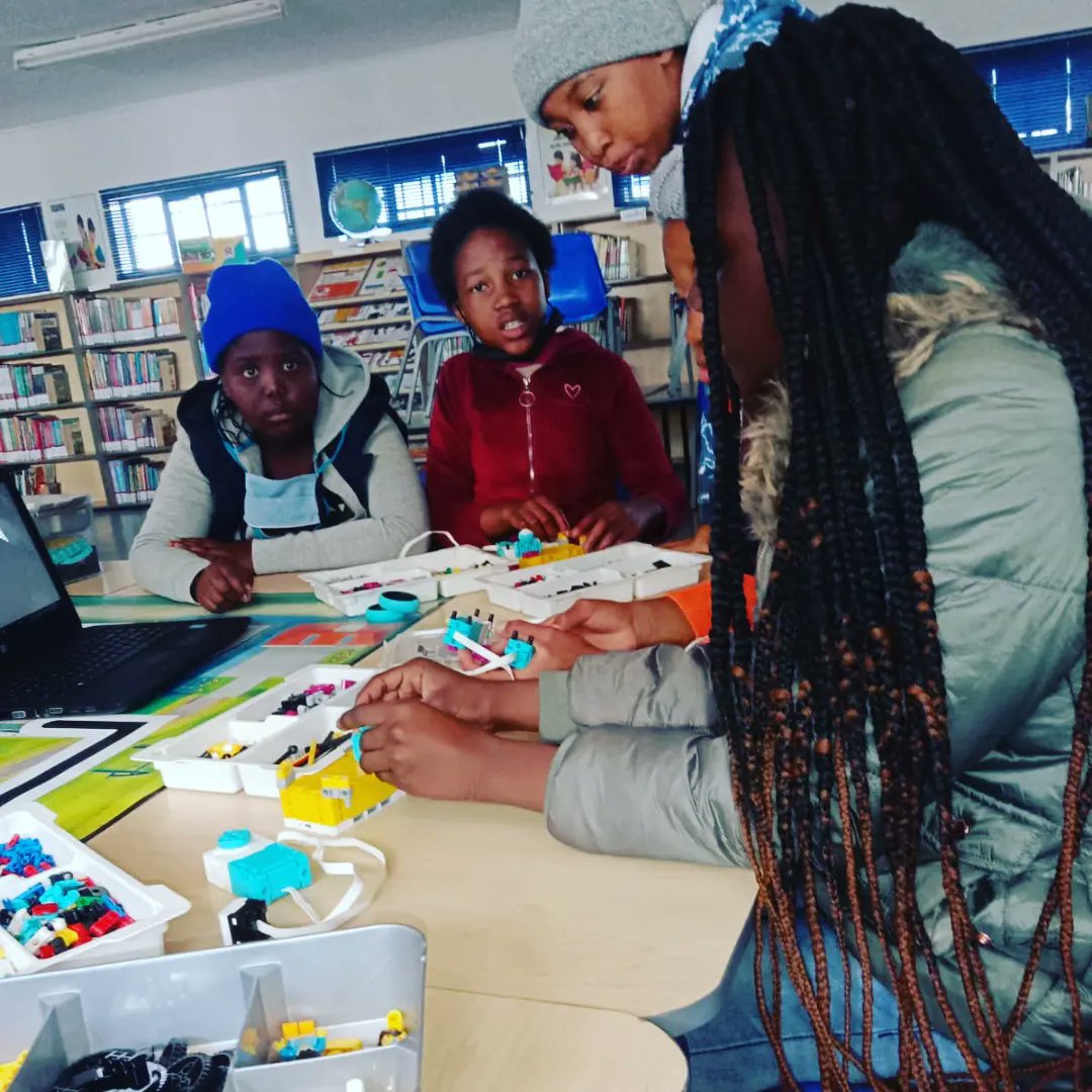 KyaBatjha's tweet photo. Winter classes @Motheo-Foundation Primary
#LegoEducation #legosouthafrica #Robotics #LEGOeduSPIKEprime https://t.co/esbRBh9kxv