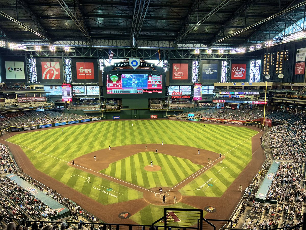 superm3rcado's tweet photo. Had a blast @ChaseField watching those @Dbacks https://t.co/Z7u23d8Dk9
