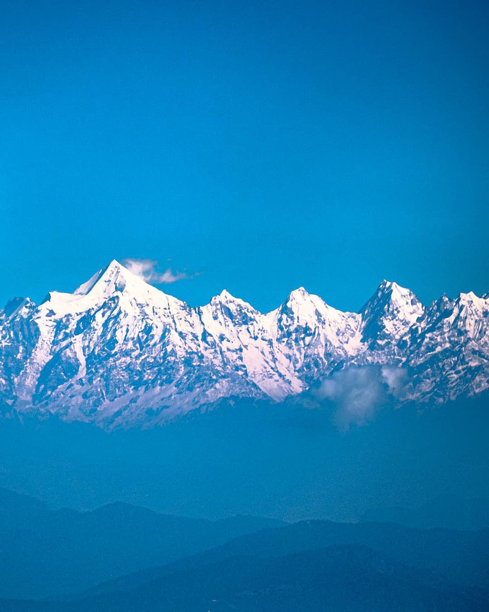 thehosteller's tweet image. Reasons to add #Kasardevi to your bucket list now!

Reason #1-#BinsarWildlifeSanctuary is a lush green paradise perfect for birdwatching! 🌲

Reason #2-Witness the universe at its best when you reach #ZeroPoint.🏔️

Reason #3-Indulge in fun activities like boating at #BhaluDam. 🚣