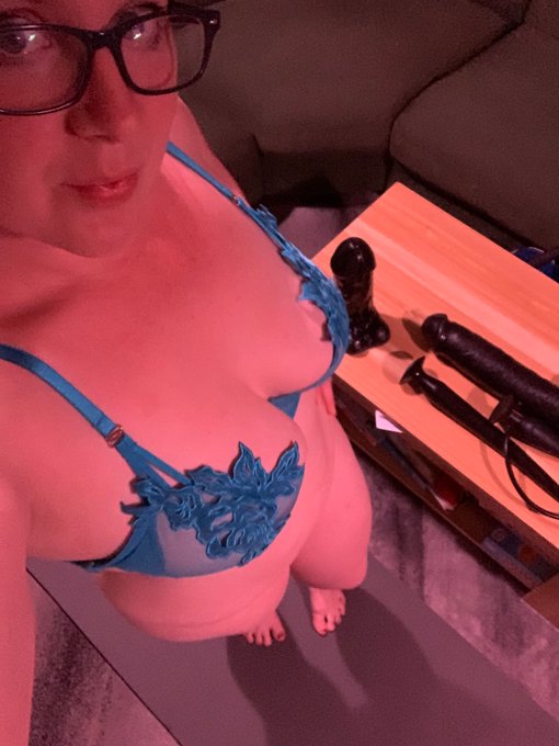 Lots of filming this week, what do you want to see? https://t.co/LKWvVNBH3l<a href="/tag/pride"class="tags"><span>#pride</span></a><a href="/tag/fisting"class="tags"><span>#fisting</span></a>