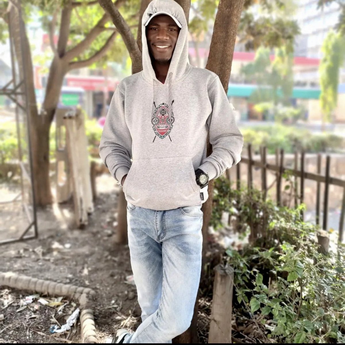 PoedTheBrand's tweet photo. Thursday is the day when you get one day closer to the weekend.

Grey Ngao Hoodie.
Price- 2500ksh.

#hoodie #ngao #poedified https://t.co/QJJlNVE3OE