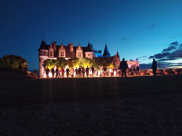 👀 Répétitions hier soir jusqu'à tard pour la troupe du spectacle "Le Secret d'Amboise" qui sera présenté les 2, 3, 4 et 5 juillet au château royal... Billetterie en ligne sur lesecretdamboise.fr 🎟️
Merci à Juliette pour la photo ! 
#Amboise #Touraine #ValdeLoire #jeudiphoto