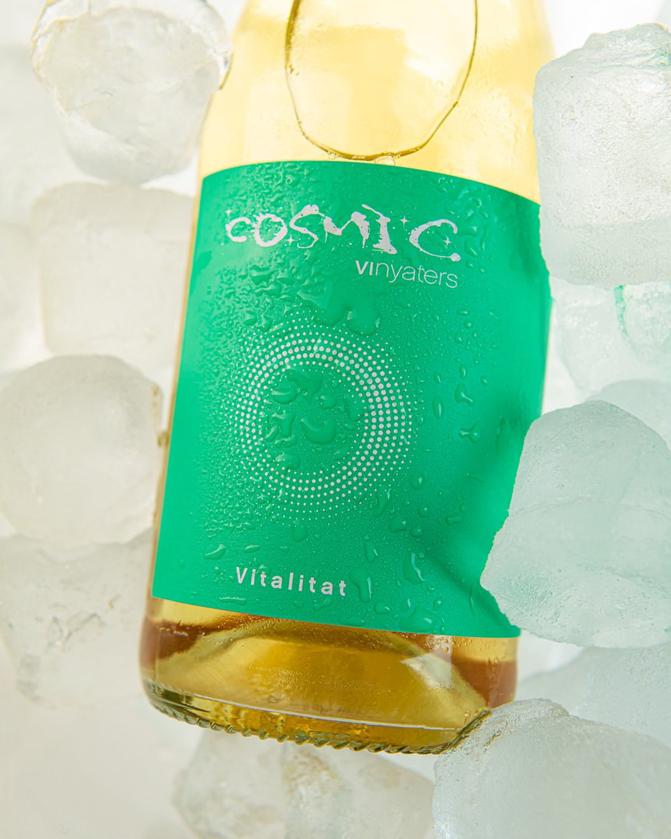 Còsmic Vitalitat Pétillant Parellada 2021 es la nueva añada del original espumoso ancestral que Salvador Batlle elabora en el Baix Penedès. Su ensamblaje se basa en la parellada con una pincelada de moscatel. Vibrante, floral y cítrico. #vinodeldía bit.ly/39gAHYa