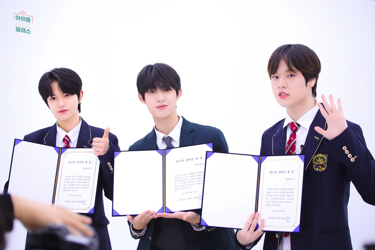 [📸] #IDOLKOREANCLASS : 현장 포토

📢 최고의 귀여운 쌤.. 아니 최고의 쌤 상..🏆🥇🏅
울 배깅이들이 다 가져가😭😭 

울 쌤들 고생했고 #사랑했다...!

Thank you to all the students who took our class! We #LovedYou, too!

Epilogue👉youtu.be/-EIRmxMthlM

#BAE173 #비에이이173