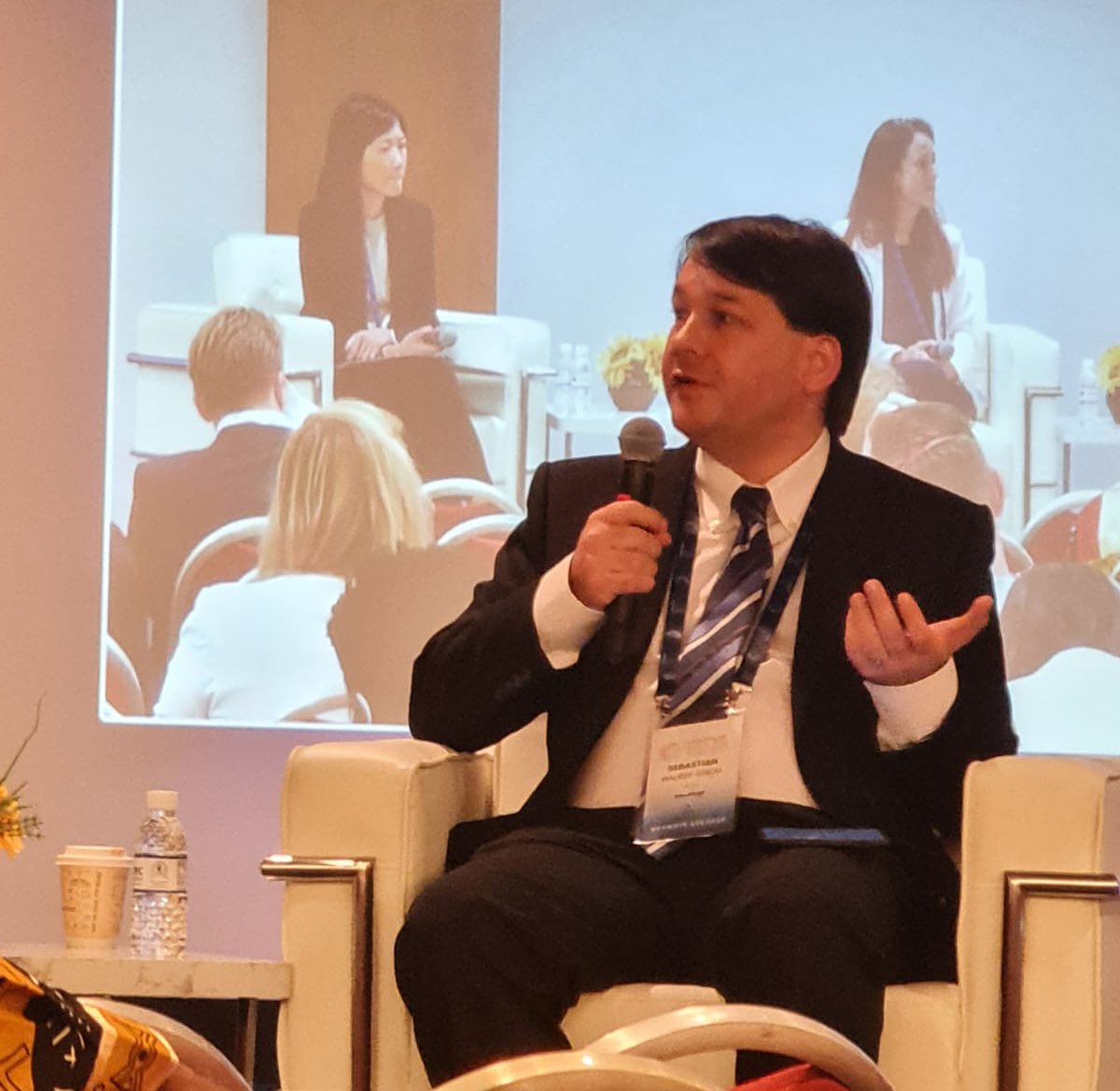 Beyond generating and collecting genomic data, we also want to ensure access to useful bioinformatic tools to enable countries to analyse and interpret their own data to tell their story themselves - <a href="/MaurerStroh/">SebastianMaurerStroh</a> <a href="/GISAID/">GISAID Initiative</a> <a href="/GHS_conf/">Global Health Security 2026 (9 June - 12 June)</a> #GHS2022