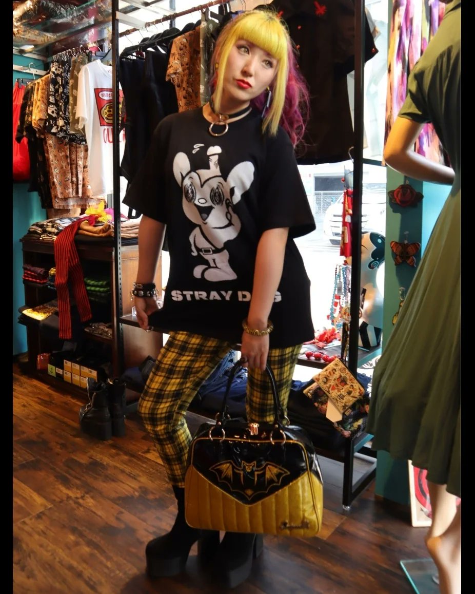 kannana_fever's tweet photo. 【着用モデル💘】

あたしの友達シーナが手がける"STRAY DOG"のTシャツ着用モデルしたよ✨

サイズ: M (身長:153cm)

タイトスカート&amp;ショートパンツ&amp;フラワーコサージュは全て大須Vallery's Trapの商品です💄

↓STRAY DOGの取扱店はコチラ↓

https://t.co/51GPe0KC7n

#STRAYDOG
#VallerysTrap https://t.co/hIM2Cy3ApC