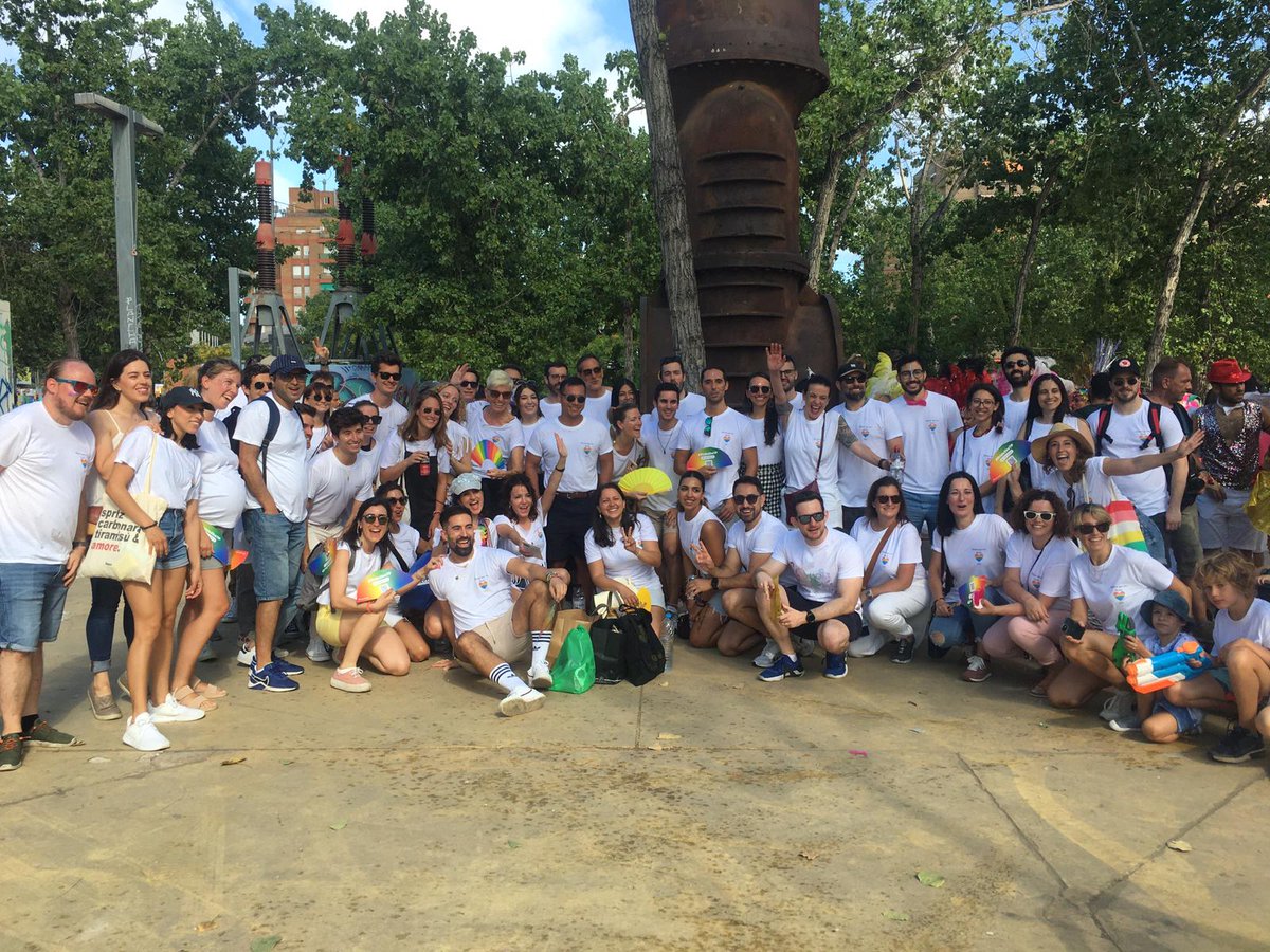 Nestle_es's tweet photo. 🗣Los equipos de Nestlé España han participado en el #PrideParadeBCN22. Además, nuestr@s emplead@s han asistido a charlas divulgativas para sensibilizar sobre la importancia de seguir trabajando para desarrollar una cultura diversa e inclusiva. 👭👬 #DiversityandInclusion https://t.co/9PMKn8t7HJ