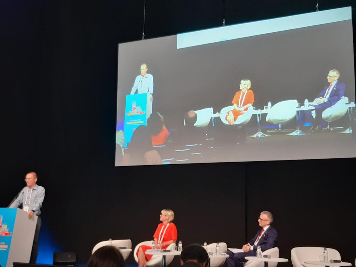 airlyorg's tweet photo. Our CEO Wiktor Warchałowski took part in a panel during the #europeanliquidgascongress in Barcelona.

The panel "Air quality and Europe's sustainable transition" was attended by @DrMariaNeira (@WHO), F. Wakenhut (@EU_commision), Beth Reid (UGI) and @B_Kwiatkowski (@POGP_pl). https://t.co/OB5Hw6CI5s