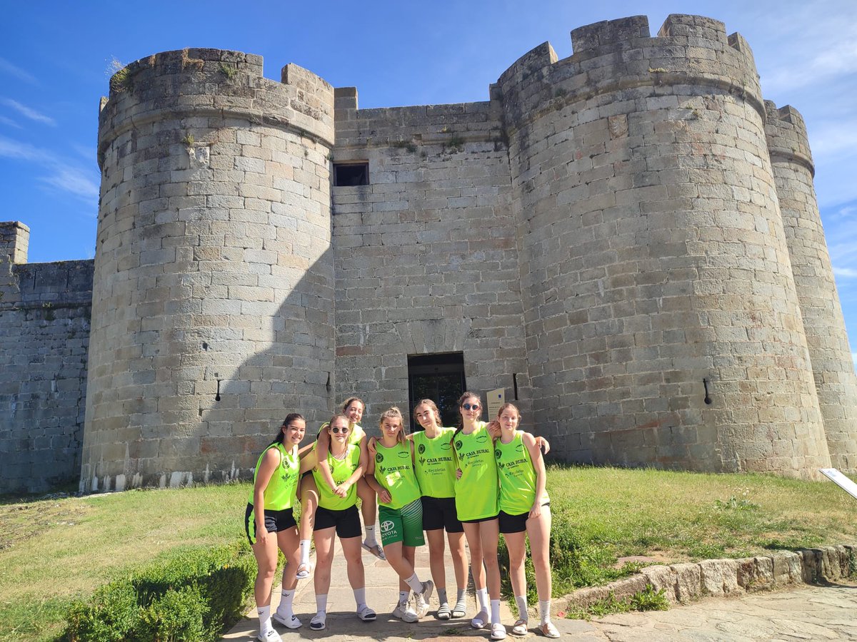 _celiaa_38's tweet photo. Sin duda una de las mejores semanas de mi vida, el año que viene más y mejor!!
Gracias a todos por hacer posible         EL CAMPUS💛      #campusmultiaventura  @CanteraZamarat https://t.co/270jFkkjif