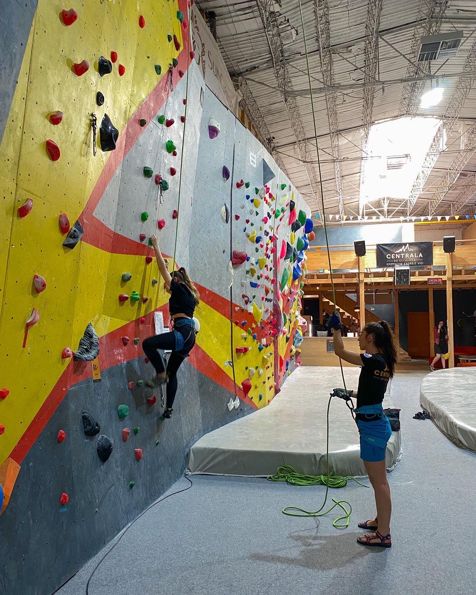 RedbeeSoftware's tweet image. When surpassing obstacles at work is not enough, the Redbee team goes indoor climbing 🧗‍♀️

Last Saturday, we had a fun evening at ”Centrala de Escalada”, where some of us even got rid of height fear!

#redbeesoftware #indoorclimbing #teambuilding #itlife #softwaredevelopment #devs