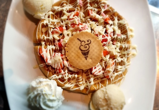 Luton_Galaxy's tweet photo. Craving something sweet?😋

What's your go to order at @CnCLuton ? 🍦🍪 

Check it out 👉https://t.co/sSFz06hDGI

#cookiesandcream #galaxyluton #sweettreats #treatyourself https://t.co/4ha20aqgwD