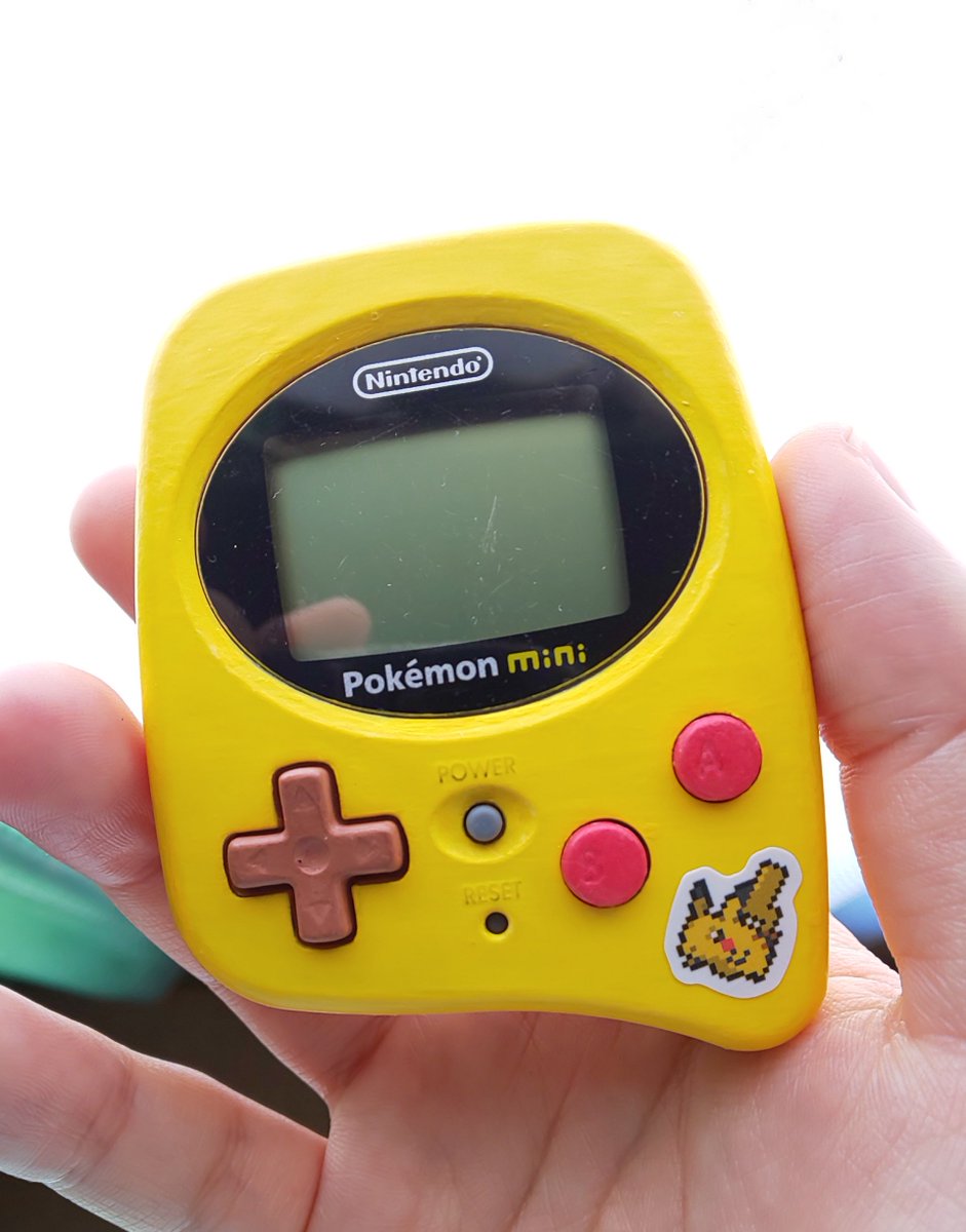 sasurauecoshi's tweet image. ポケモンミニのピカチュウイエローverが完成したよ～(´ω｀)
手塗りだから粗は多いけどわしゃこれで満足じゃ(´ω｀)ﾎｸﾎｸ

#PokemonMini
