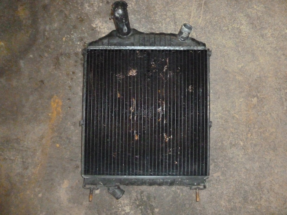 ExeterRadiator's tweet photo. Sticking with the sixties, here is a 1960 Jaguar XK150 3.8SE Radiator with a before and after.  #jaguarclassic #jaguarxk150radiator #newcore https://t.co/qMejouVobv