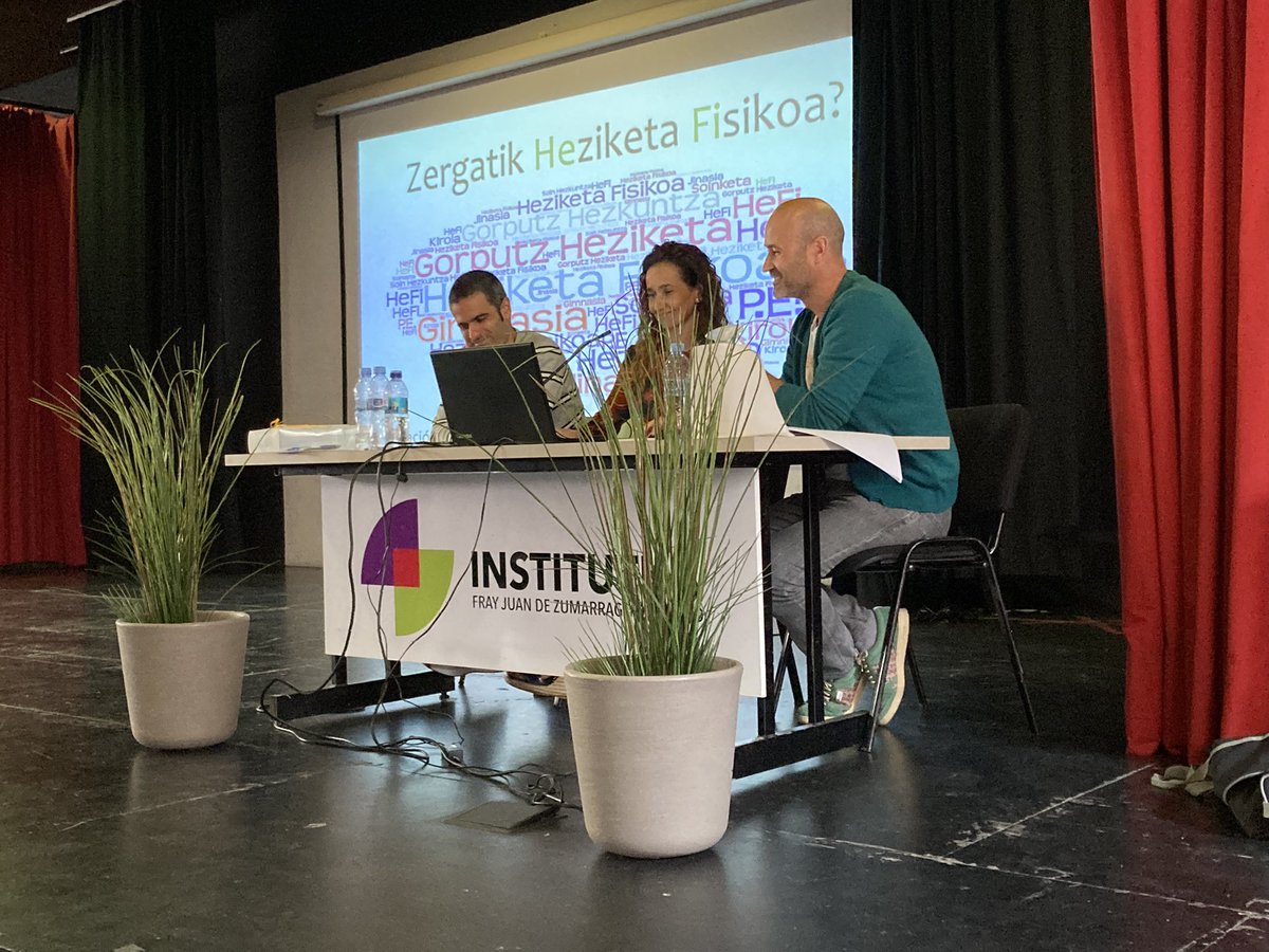 parlebax's tweet photo. Ayer se celebró la #HFTopaketa22, un encuentro de profes de #edufis que reunió a 290 docentes motivados y con ganas de aprender. Fué un gran día para la Educación Física y para la Praxiología Motriz. @gorputzhez @lania6 @KirolXabi @unitxer https://t.co/zQf5eWM40Q