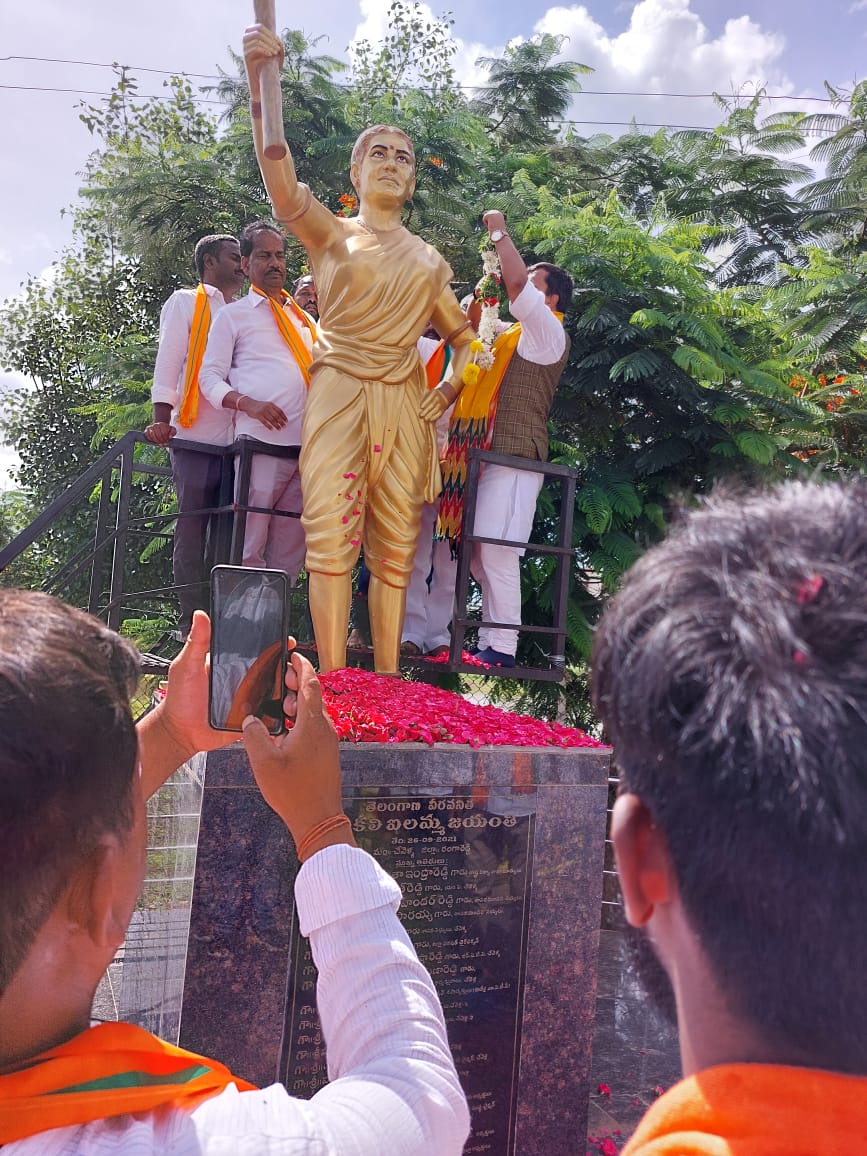 NitinNabin's tweet photo. राष्ट्रीय कार्यसमिति बैठक सह विधानसभा प्रवास के दौरान आज तेलंगाना के चेवेल्ला विधानसभा में महान स्वतंत्रता सेनानी चित्यला ऐलम्मा जी, समाज सुधारक ज्योतिबा फूले एवं बाबा साहब भीमराव अंबेडकर जी की प्रतिमा पर माल्यार्पण कर श्रद्धा-सुमन अर्पित किया।

@BJP4India @BJP4Telangana @JPNadda https://t.co/lyoQDOm9ZU