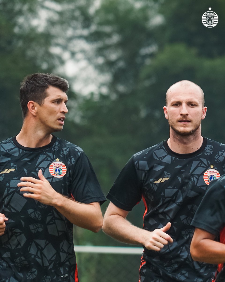 Persija_Jkt's tweet photo. Ondřej Kúdela 🤝 Michael Krmenčík

#BelieveIn12 #PersijaJakarta https://t.co/cV6LEY0a94