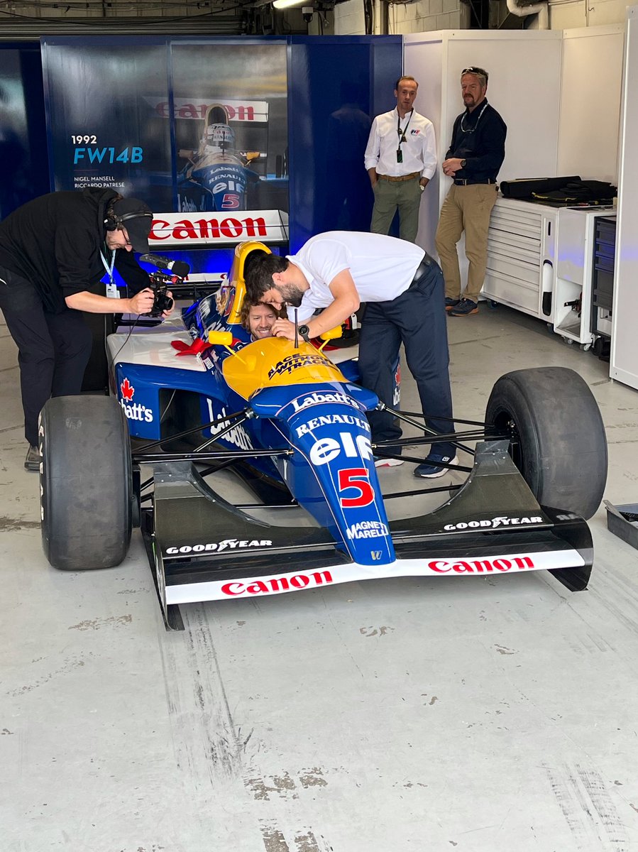 LisHoefer's tweet photo. Mein erster Termin beim #BritishGP gleich ein richtig cooler! 🥰 Sebastian Vettel beim Seatfit des 92er FW14B. 🙌🏼 https://t.co/nqaKnalYWi